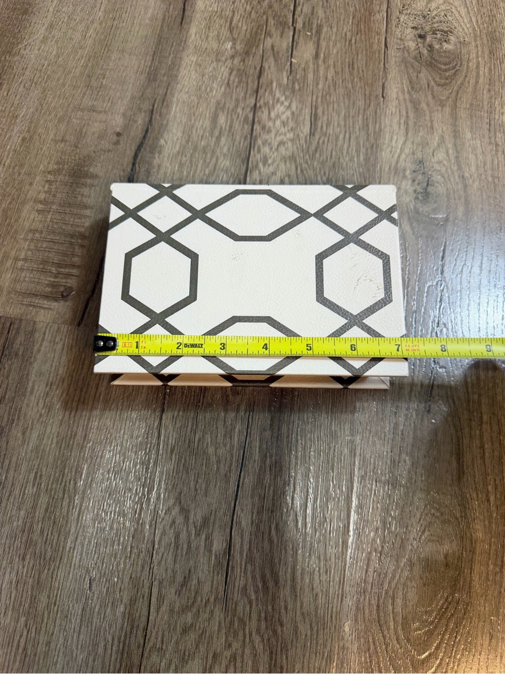 Geometric Pattern Small Box - Cream & Gray - Picture 4 of 5